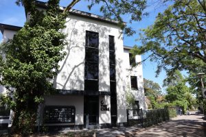 200506-entree-straat-scaled