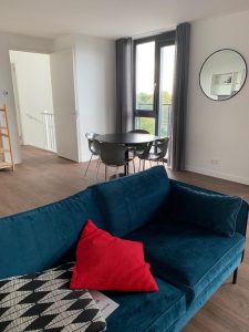 c9986877-f407-48dc-8d82-70f25293484f-1